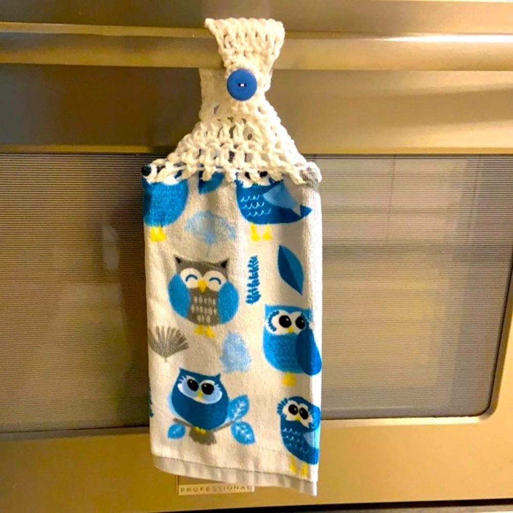 Hand Crafted Crocheted Top Hanging Owls Kitchen or Bathroom Hand Towels - Picture 3 of 4